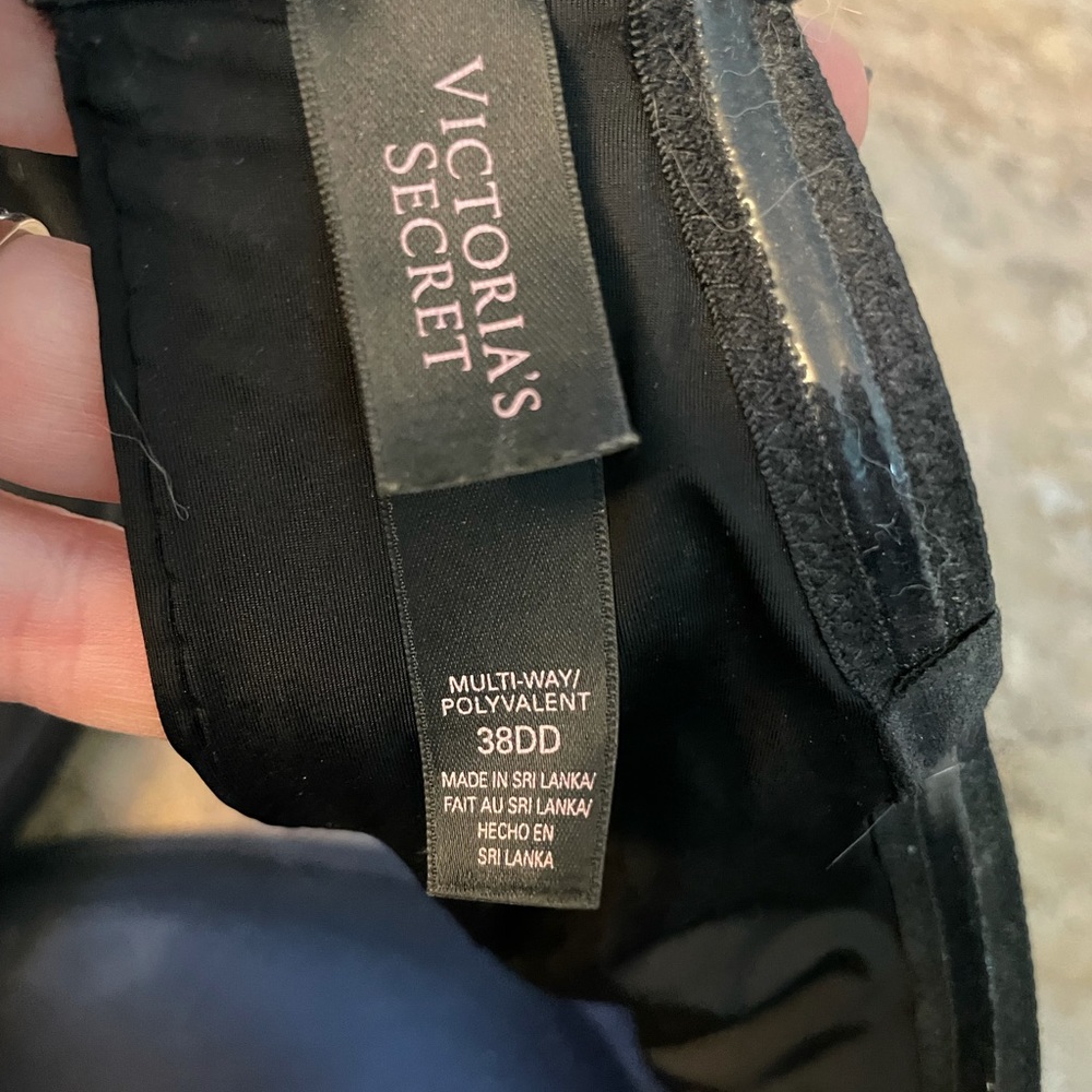 Victoria’s Secret strapless black bra 38DD